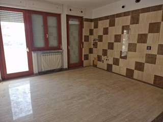 Trilocale in Affitto a Carrara, zona Marina di Carrara, 900€, 70 m²