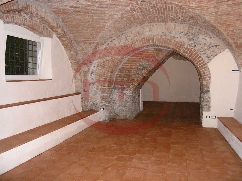 Immobile commerciale in Vendita a Sarzana, 190'000&euro;, 78 m²