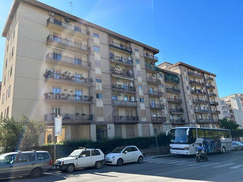 Appartamento in Vendita a Caltanissetta, 110'000€, 157 m²
