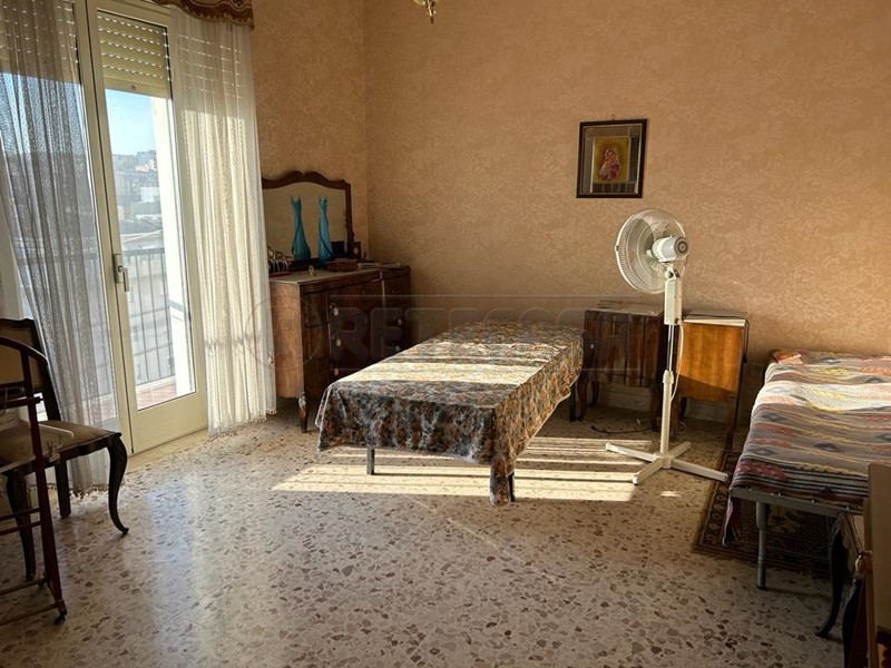 Appartamento in Vendita a Caltanissetta, 80'000€, 145 m²
