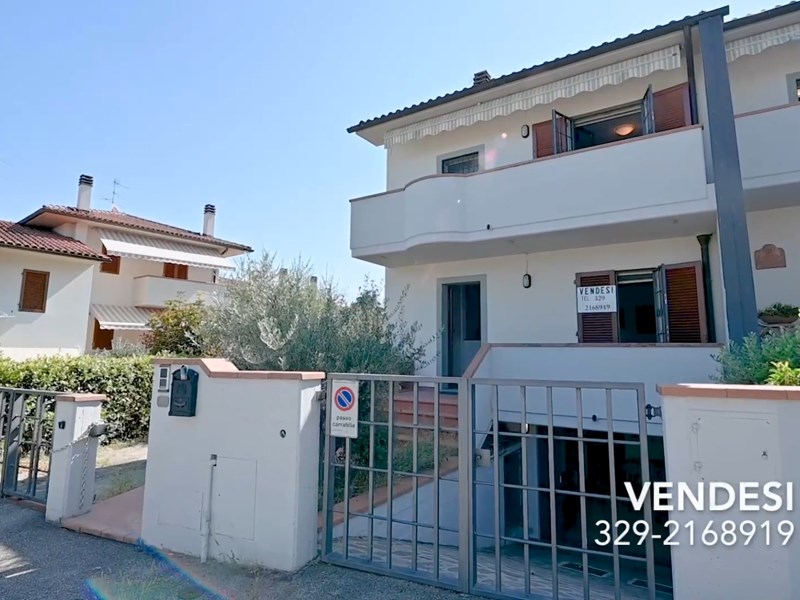 Casa Indipendente in Vendita a Poggio a Caiano, zona POGGETTO, 520'000€, 200 m², arredato