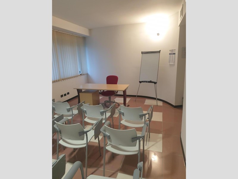 Ufficio in Vendita a Peccioli, 99'000€, 166 m²