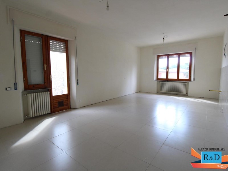 Quadrilocale in Vendita a Colle di Val D'Elsa, zona Gracciano Dell'elsa, 230'000€, 105 m²