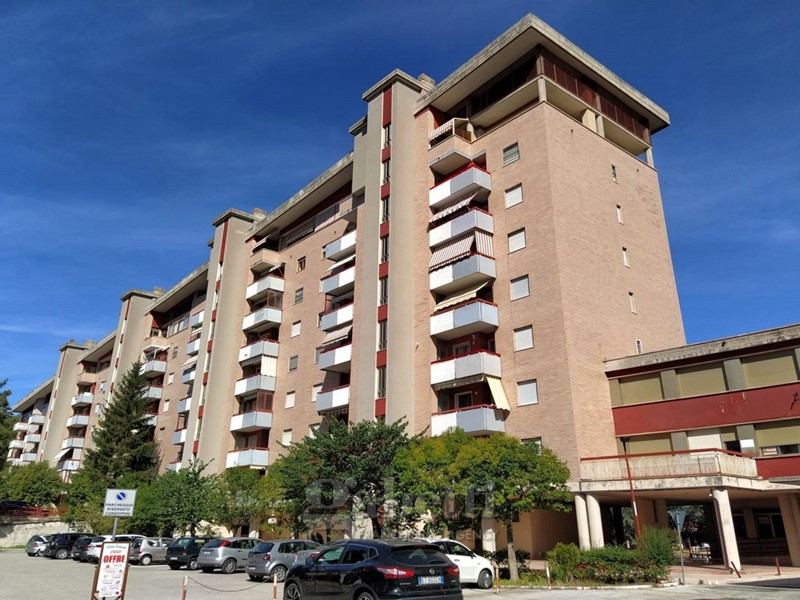 Appartamento in Vendita a Campobasso, 185'000€, 170 m², con Box