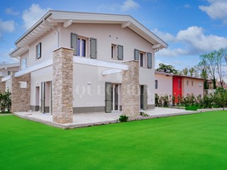 Casa Indipendente in Vendita a Castiglione delle Stiviere, 560'000€, 246 m², con Box