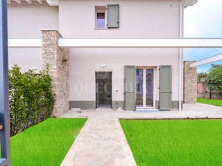 Casa Indipendente in Vendita a Castiglione delle Stiviere, 560'000&euro;, 246 m², con Box