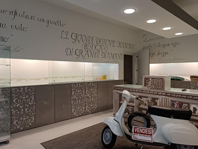 Immobile commerciale in Affitto a Lucca, 1'300€, 40 m²