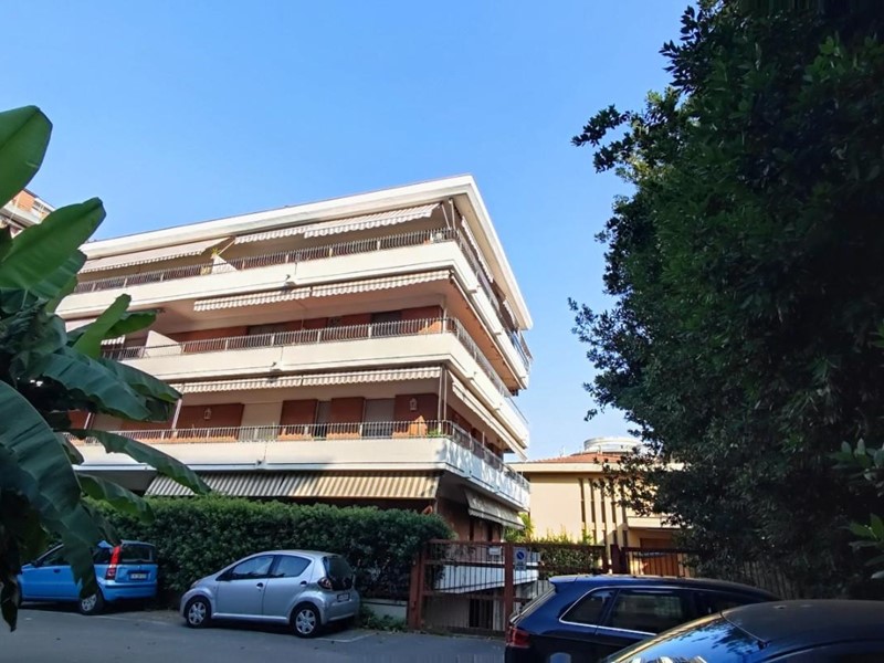 Appartamento in Vendita a Massa, 289'000€, 130 m², arredato, con Box