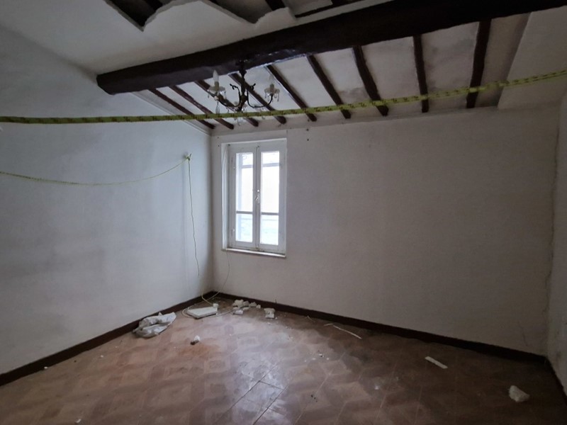 Casa Semi Indipendente in Vendita a Lugnano in Teverina, 38'000€, 90 m²