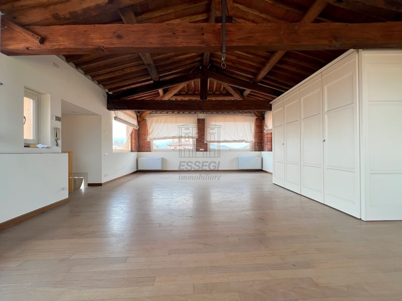 Quadrilocale in Vendita a Lucca, zona Centro storico, 420'000€, 100 m²