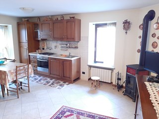 Trilocale in Vendita a Carona, zona Centro, 120'000€, 70 m², arredato