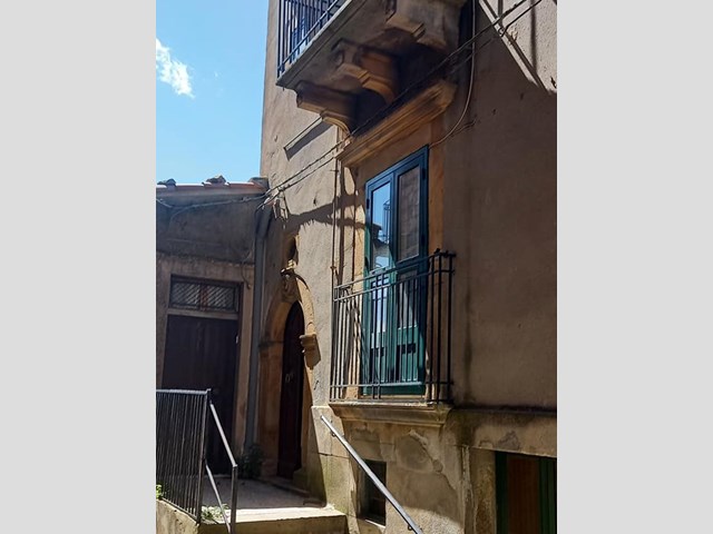 Casa Indipendente in Vendita a Mistretta, zona centro storico, 40'000€, 147 m², arredato