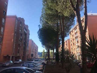 Trilocale in Vendita a Roma, zona Colle Salario, 233'000€, 81 m²