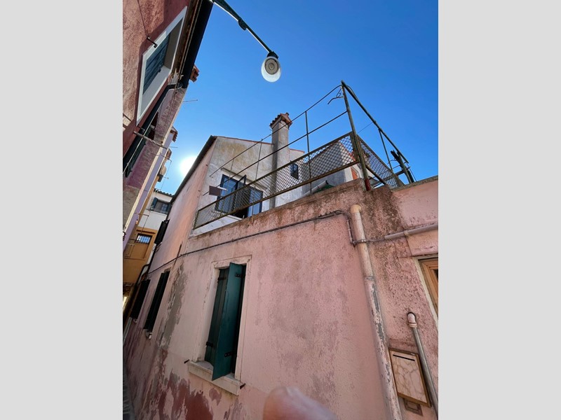 Casa Semi Indipendente in Vendita a Venezia, zona Burano, 150'000€, 120 m²