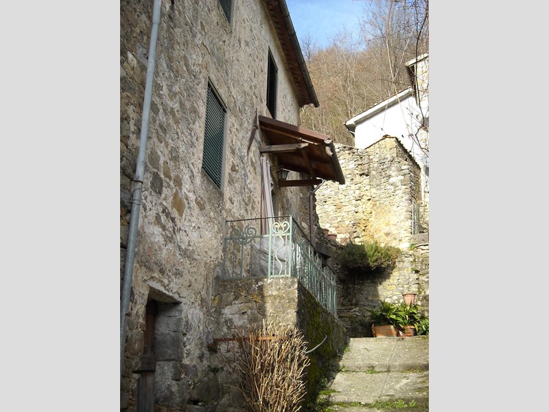 Casa Indipendente in Vendita a Bagni di Lucca, zona Longoio Gombereto, 70'000€, 97 m²