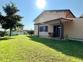 Casa Indipendente in Vendita a Buti, zona Cascine, 349'000€, 120 m², con Box