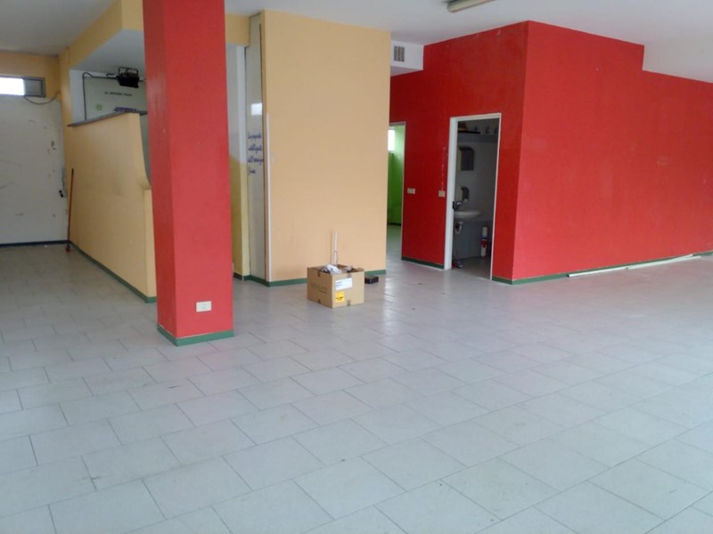 Immobile commerciale in Vendita a Massa, zona Marina di Massa, 390'000&euro;, 300 m²