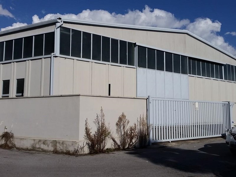 Capannone in Vendita a Massa, 750'000€, 780 m²
