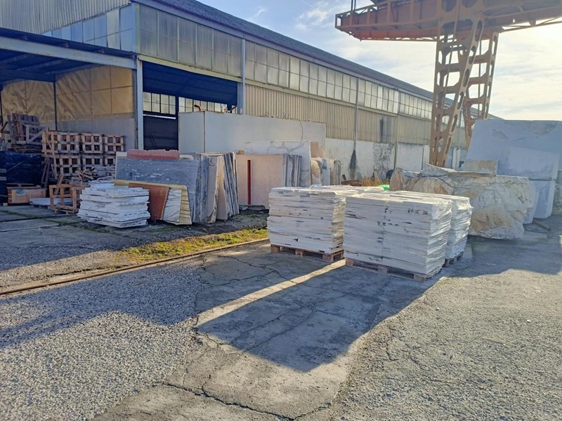 Capannone in Vendita a Castelnuovo Magra, 800'000€, 350 m²