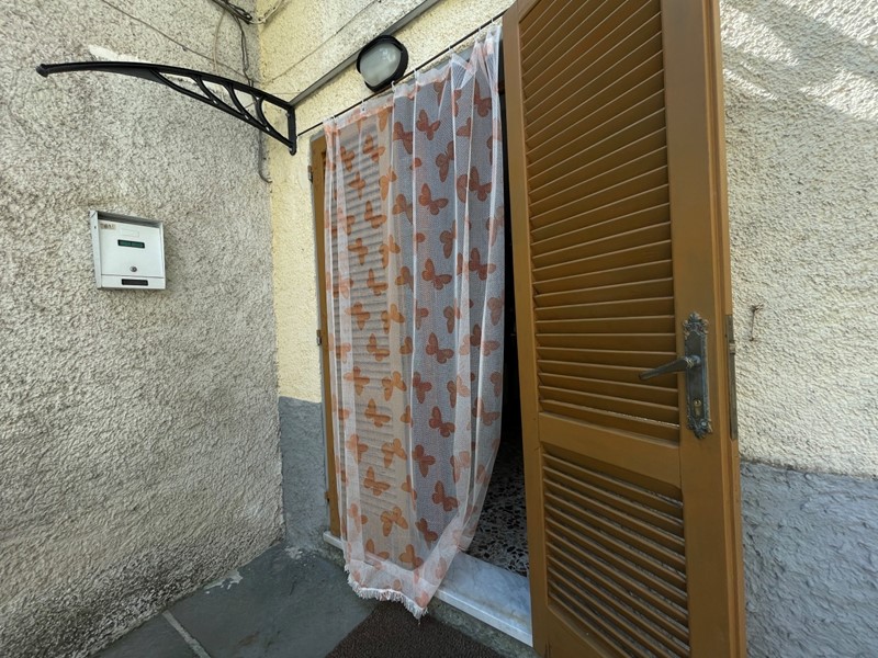 Casa Semi Indipendente in Vendita a Stazzema, zona Pomezzana, 65'000€, 75 m², arredato