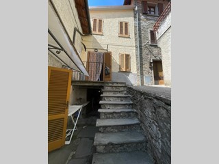 Casa Semi Indipendente in Vendita a Stazzema, zona Pomezzana, 65'000€, 75 m², arredato