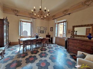 Appartamento in Vendita a San Gimignano, 360'000&euro;, 210 m²