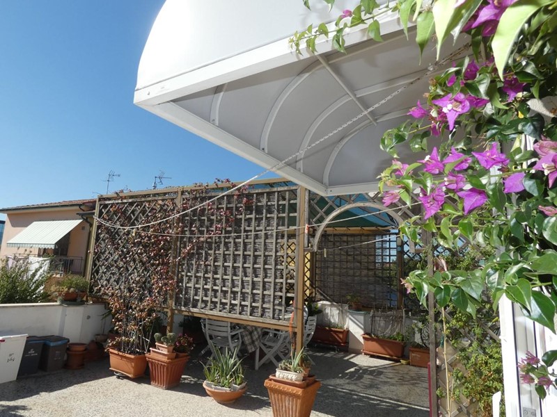 Casa Indipendente in Vendita a Pontedera, 240'000€, 300 m², arredato, con Box