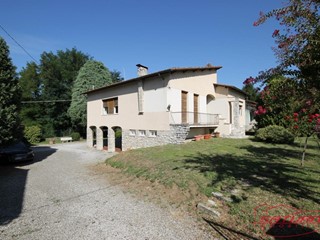 Villa in Vendita a Lucca, zona Ponte a Moriano, 330'000€, 230 m², con Box