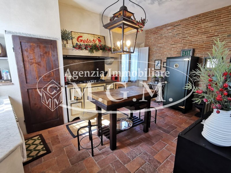 Casa Indipendente in Vendita a Santa Croce sull'Arno, zona Staffoli, 350'000€, 260 m², con Box
