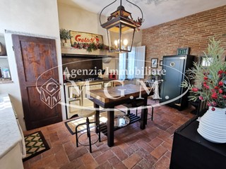 Casa Indipendente in Vendita a Santa Croce sull'Arno, zona Staffoli, 350'000€, 260 m², con Box