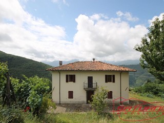 Casa Indipendente in Vendita a Fosciandora, zona Lupinaia, 120'000€, 150 m²