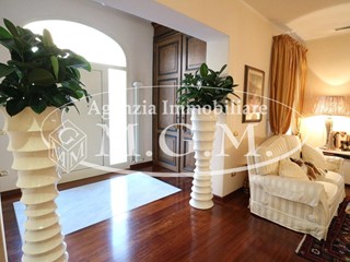 Casa Indipendente in Vendita a Pontedera, 498'000€, 240 m²