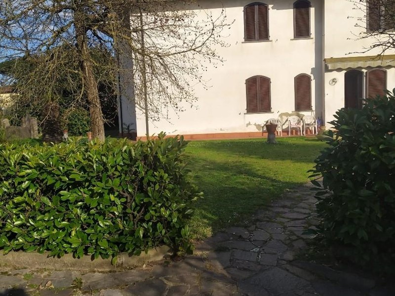 Villa in Vendita a Montopoli in Val d'Arno, 570'000€, 360 m²