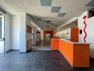 Attività commerciale in Vendita a Sarzana, zona Centro Storico, 250'000€, 380 m²