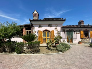 Casa Indipendente in Vendita a Sarzana, zona Sarzanello, 530'000&euro;, 250 m²