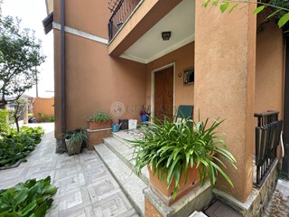 Casa Indipendente in Vendita a Sarzana, zona Centro fuori le mura, 360'000&euro;, 180 m²