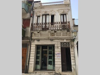 Immobile commerciale in Vendita a Vittoria, zona Via Cavour 