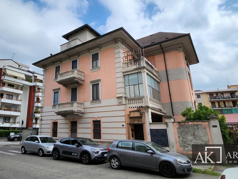 Appartamento in Vendita a Novara, zona 1 - Centro, 650'000€, 600 m²