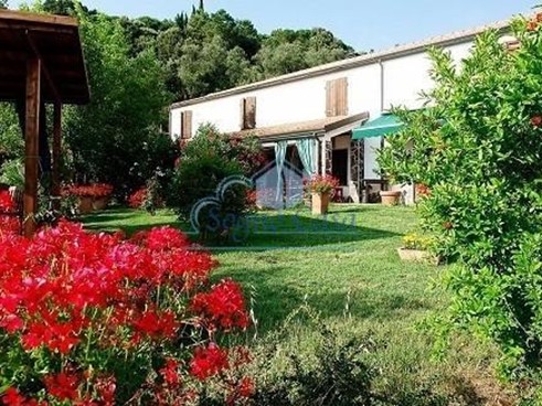 Casale in Vendita a Sarzana, 1'000'000&euro;, 536 m², arredato