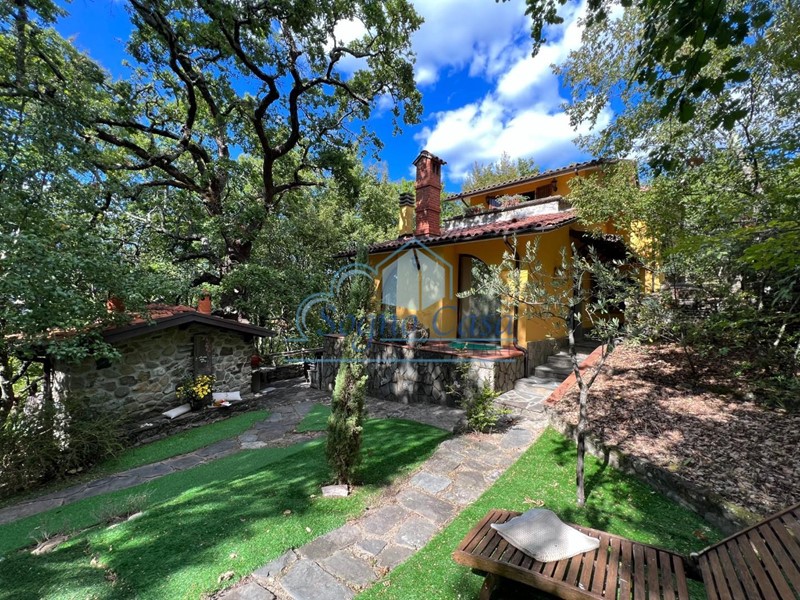 Villa in Vendita a Villafranca in Lunigiana, 365'000€, 240 m²