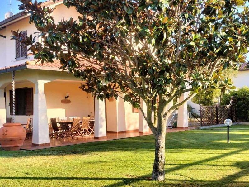 Villa bifamiliare in Vendita a Grosseto, zona Rispescia, 520'000€, 200 m², arredato, con Box