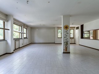 Ufficio in Vendita a Vinci, zona Sovigliana, 210'000€, 170 m²