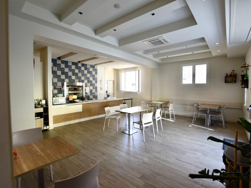 Attività commerciale in Vendita a Pontedera, zona Il Romito, 249'000€, 200 m²