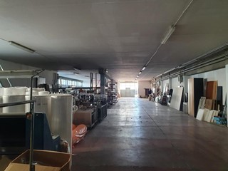 Immobile commerciale in Vendita a Vinci, zona Spicchio, 280'000€, 700 m²