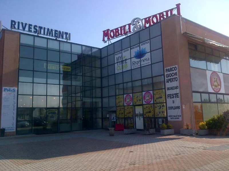 Immobile commerciale in Vendita a Rovigo, 303'000€, 445 m²