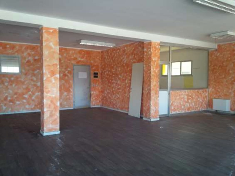 Immobile commerciale in Vendita a Fiume Veneto, 368'000€, 760 m²