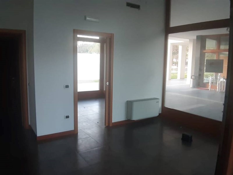 Ufficio in Vendita a Montegrotto Terme, 121'000€, 57 m²