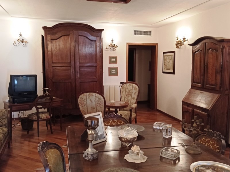 Appartamento in Vendita a Sarzana, zona Centro storico, 460'000€, 189 m²