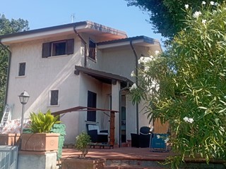 Casa Indipendente in Vendita a Massarosa, zona Gualdo, 220'000€, 100 m²