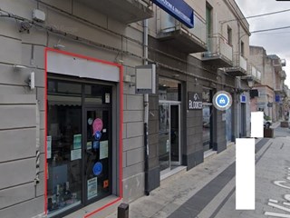 Immobile commerciale in Vendita a Vittoria, zona Via Cavour, 70'000€, 70 m²